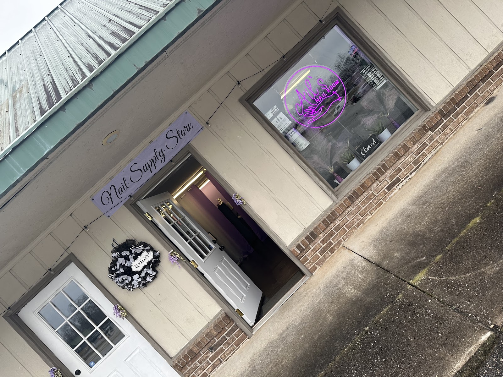 Ail's Nail Room logo